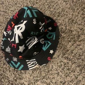 Reversible YRN bucket hat